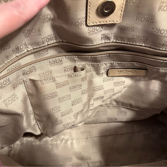 Michael Kors metallic blue bag with matching wallet - Picture 5 of 11